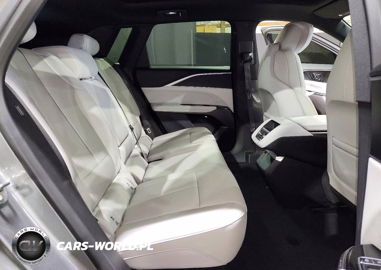 2025 Cadillac Lyriq Sport VIN:1GYKPURL2SZ315478 - 11