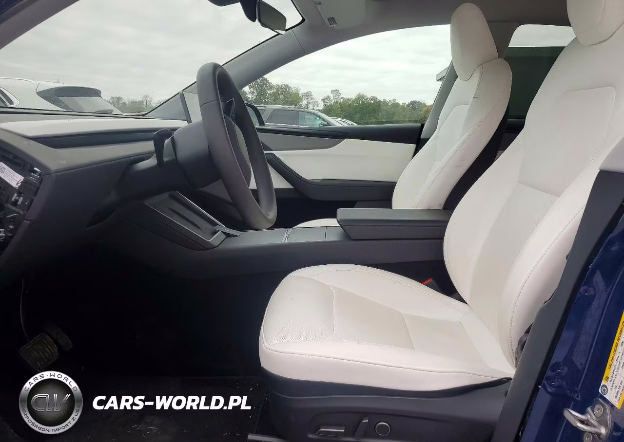 2026 Tesla Model Y VIN:7SAYGDEE1TF363670 - 7