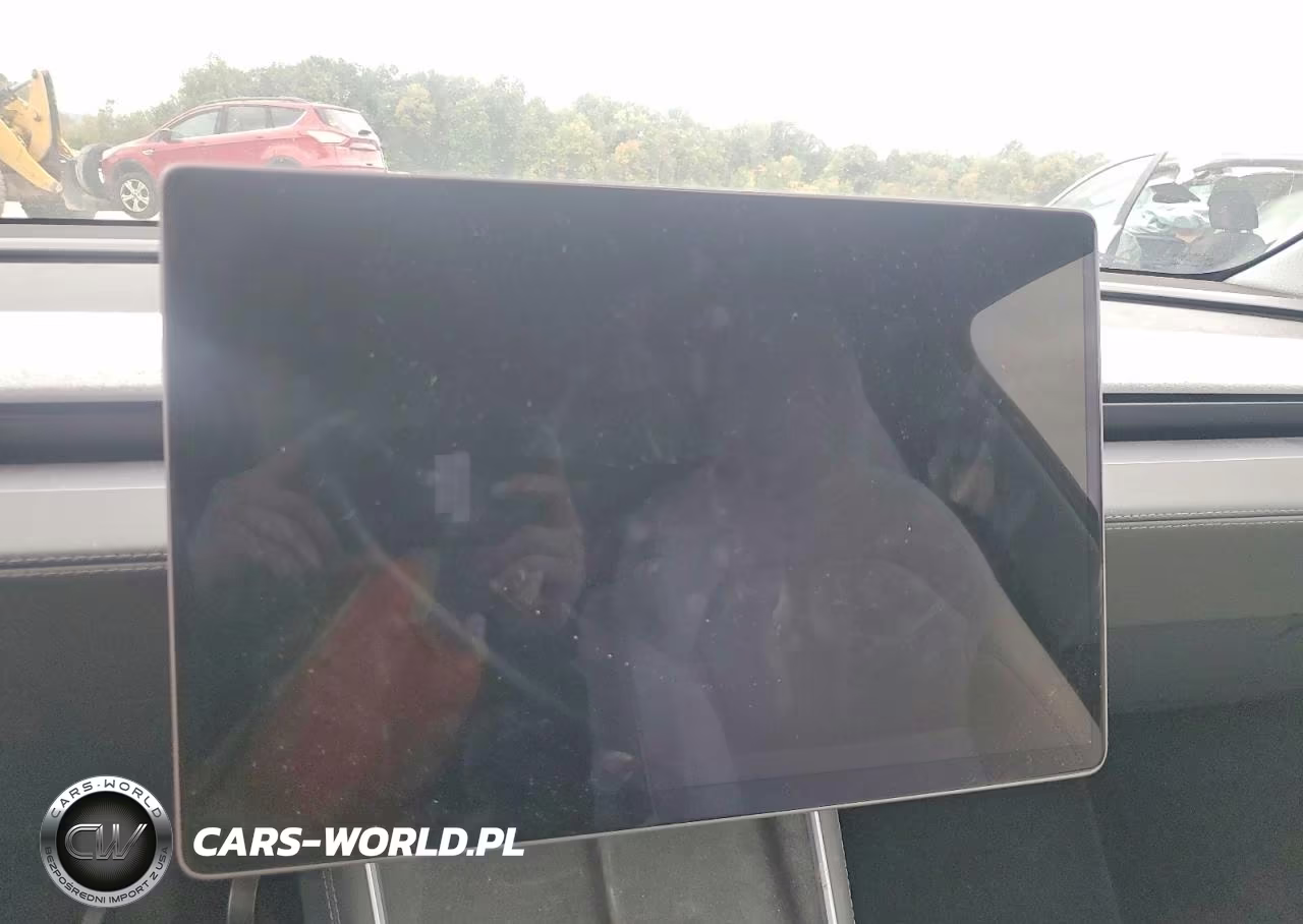 2026 Tesla Model Y VIN:7SAYGDEE1TF363670 - 9
