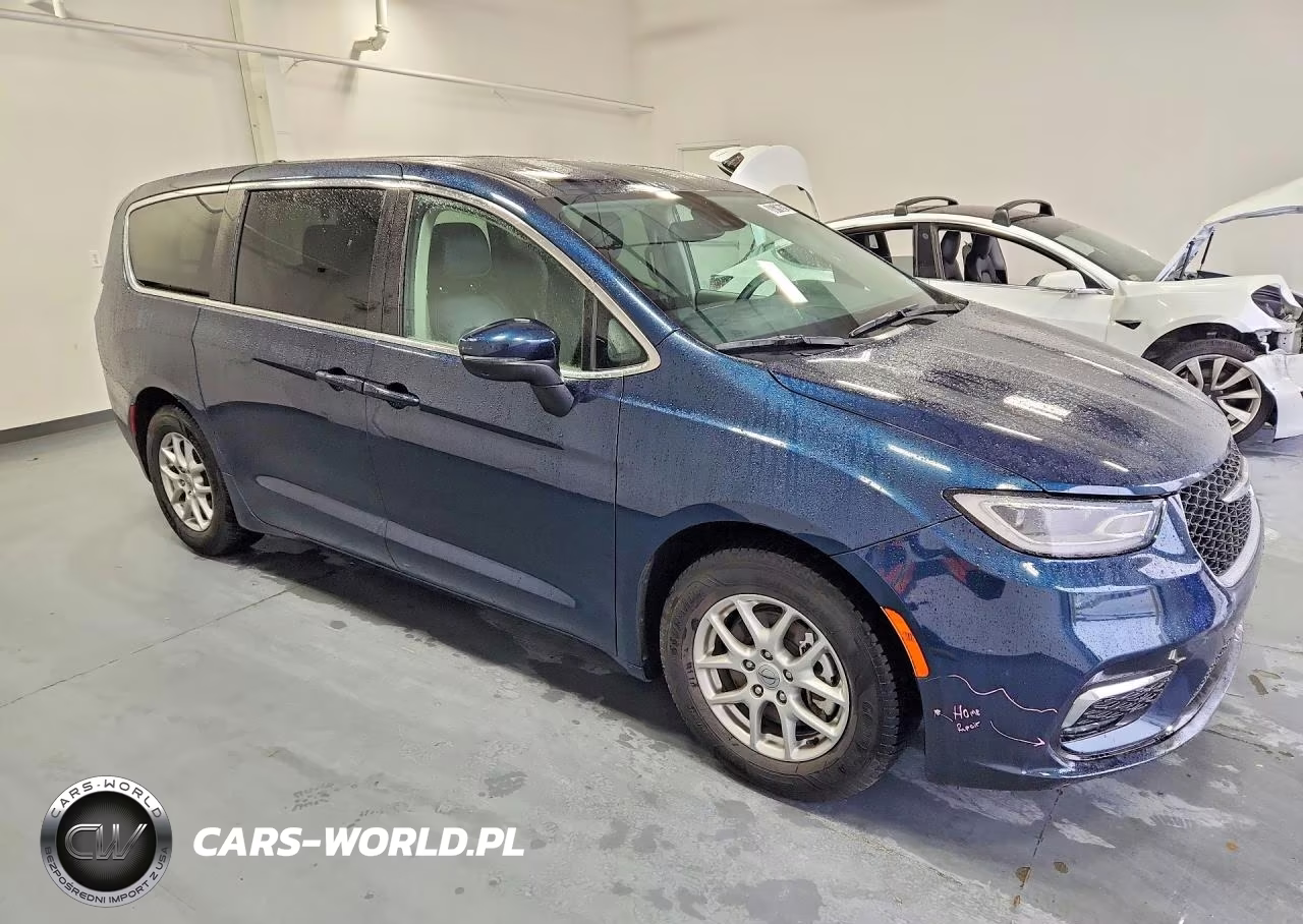 2023 Chrysler Pacifica Touring L VIN:2C4RC1BG7PR590910 - 4