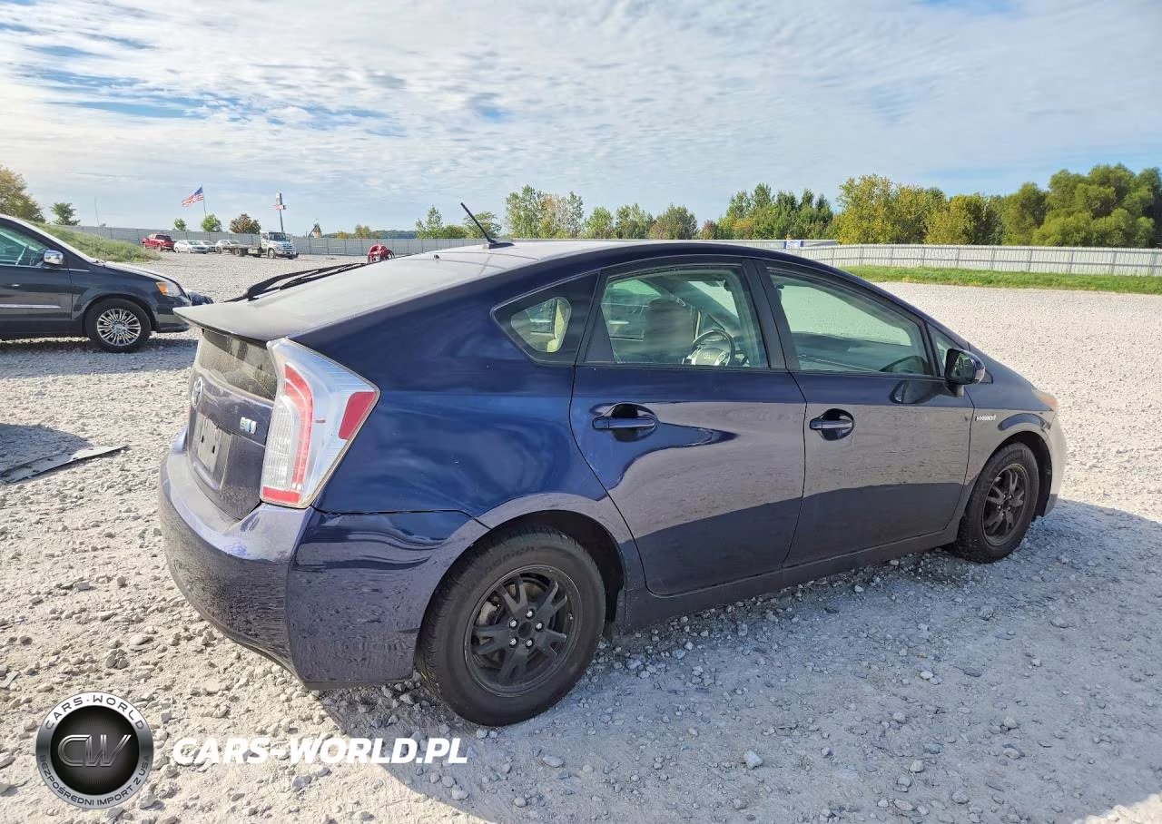 2012 Toyota Prius Four VIN:JTDKN3DU2C0334754 - 3