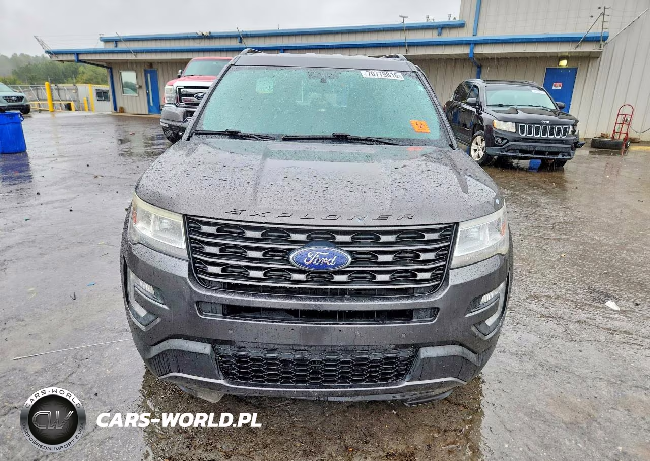 2017 Ford Explorer Xlt VIN:1FM5K7D82HGC60942 - 5