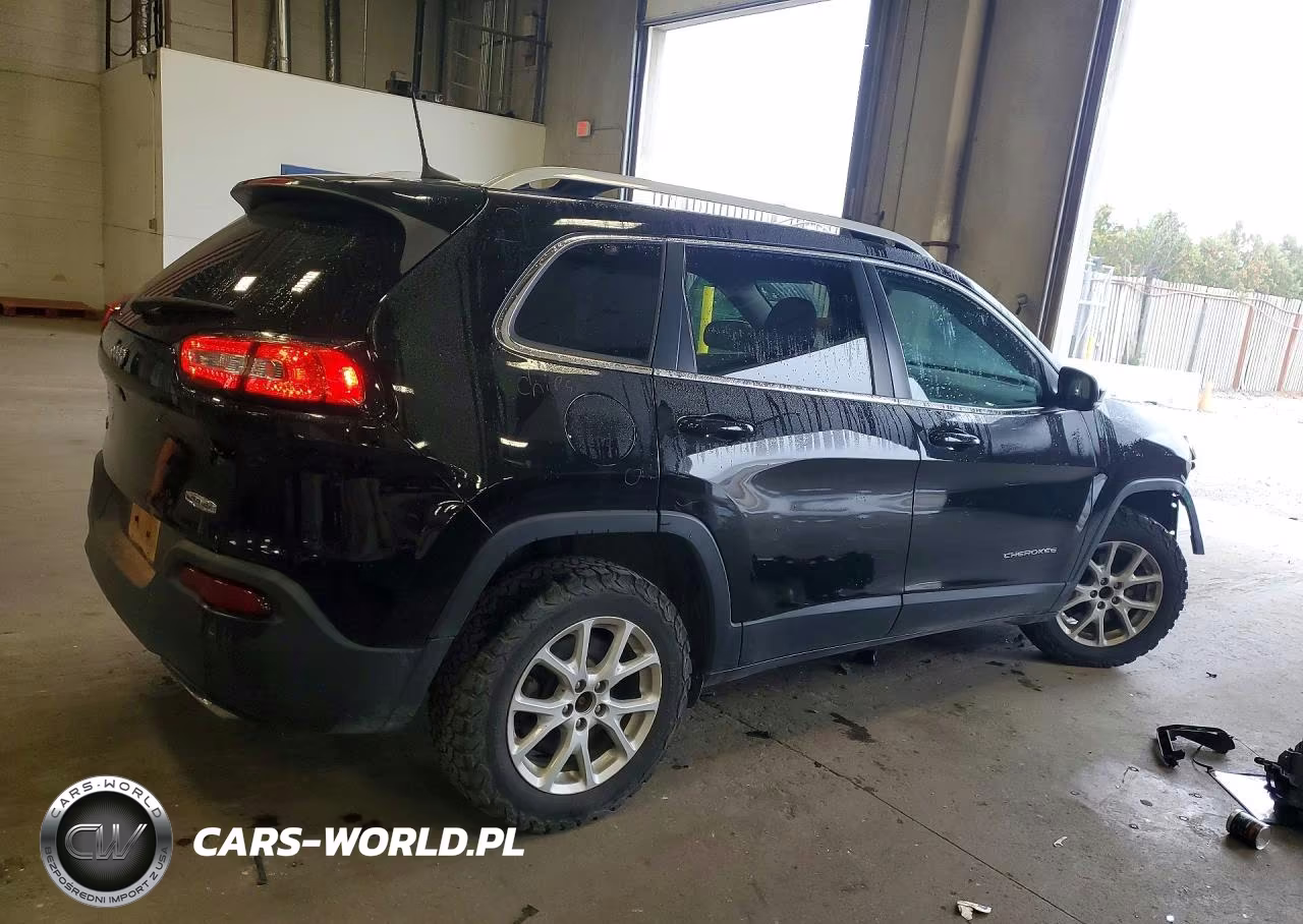 2017 Jeep Cherokee Latitude VIN:1C4PJMCS2HW638825 - 3