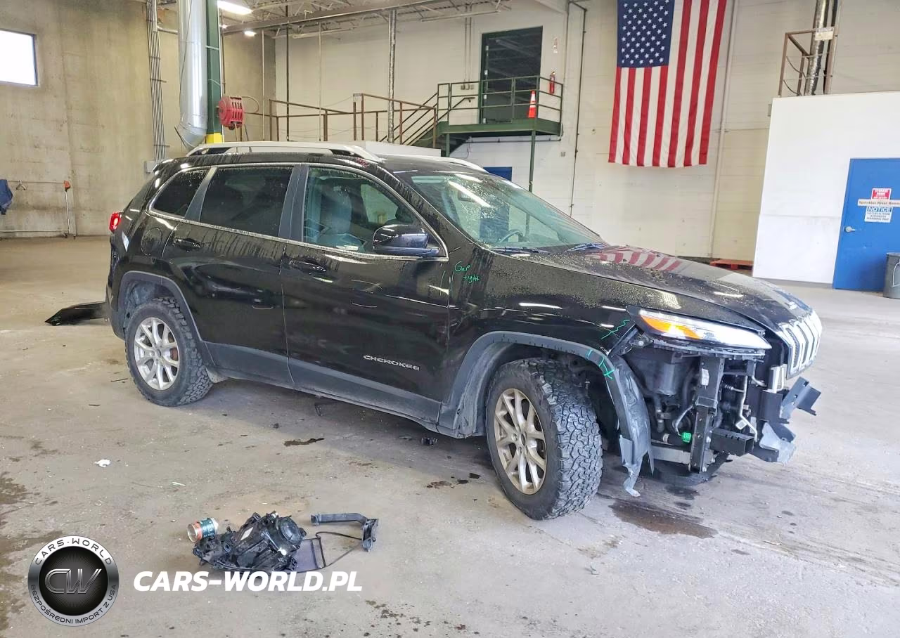 2017 Jeep Cherokee Latitude VIN:1C4PJMCS2HW638825 - 4