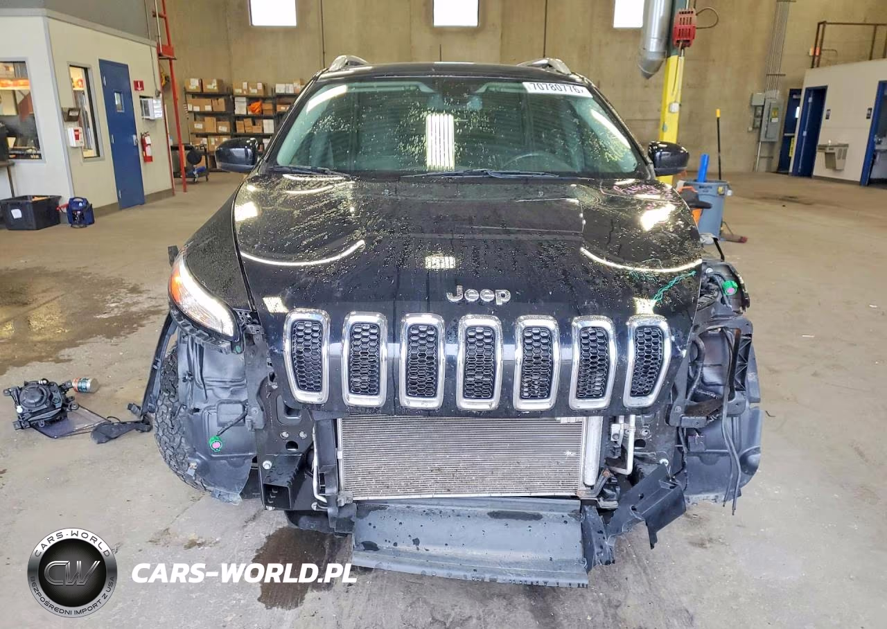 2017 Jeep Cherokee Latitude VIN:1C4PJMCS2HW638825 - 5