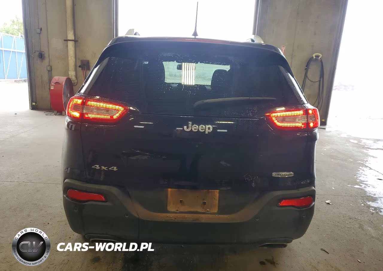 2017 Jeep Cherokee Latitude VIN:1C4PJMCS2HW638825 - 6