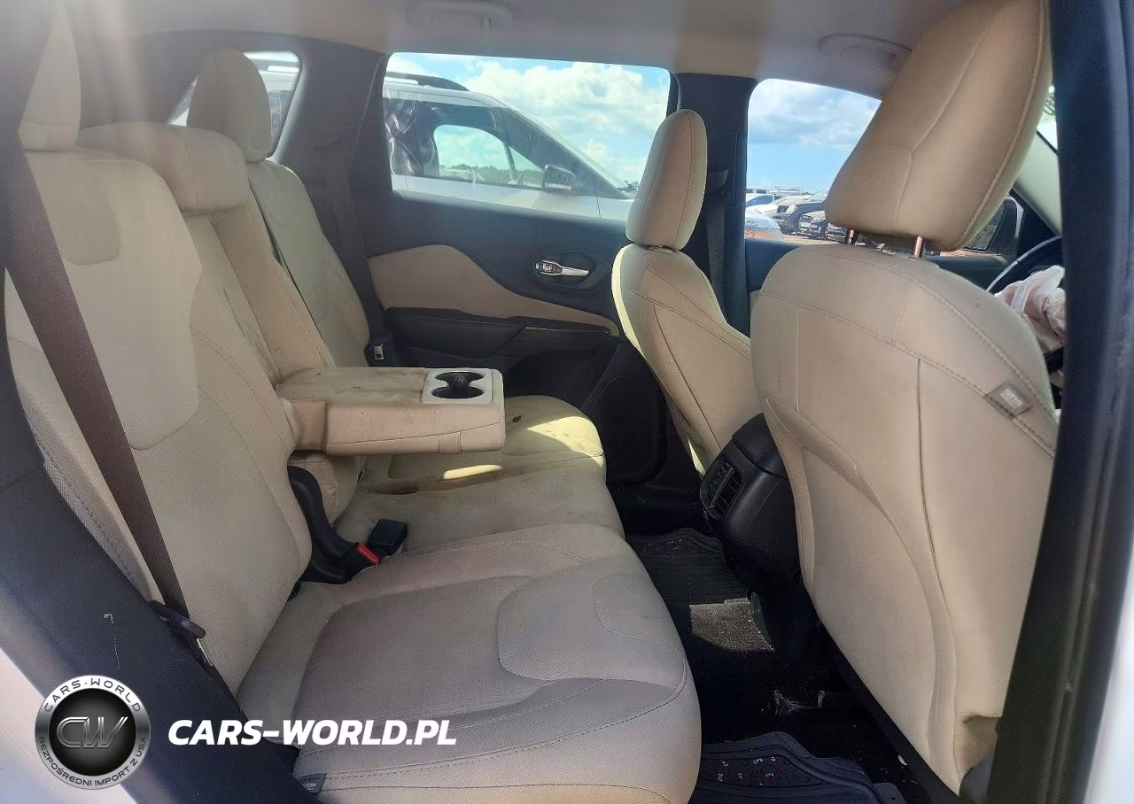 2016 Jeep Cherokee Latitude VIN:1C4PJLCB9GW207987 - 11