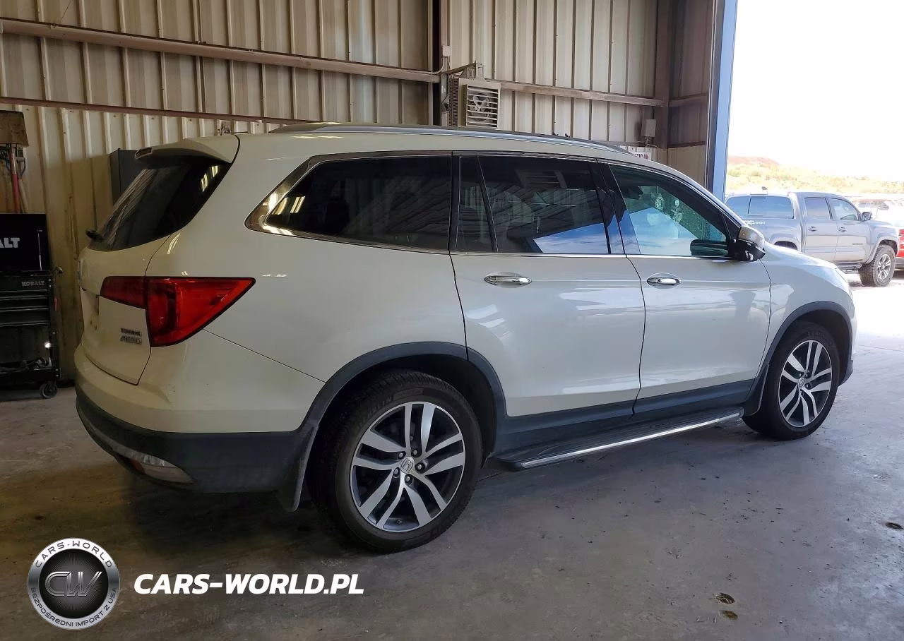 2017 Honda Pilot Touring VIN:5FNYF6H94HB025844 - 3