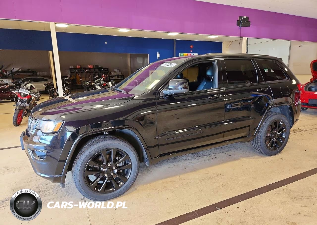 2018 Jeep Grand Cherokee Laredo VIN:1C4RJFAG0JC217860 - 1