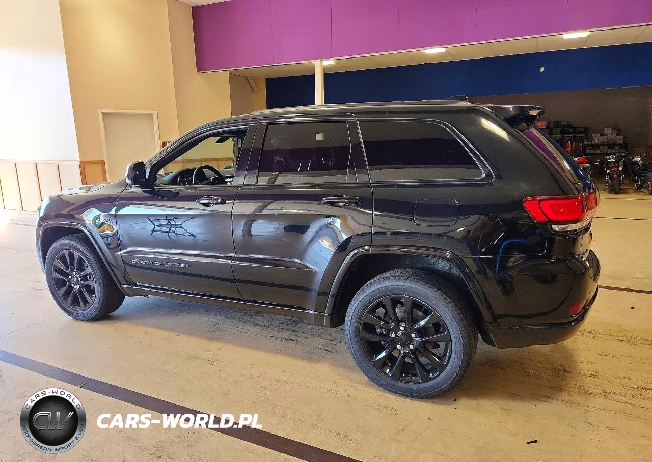 2018 Jeep Grand Cherokee Laredo VIN:1C4RJFAG0JC217860 - 2