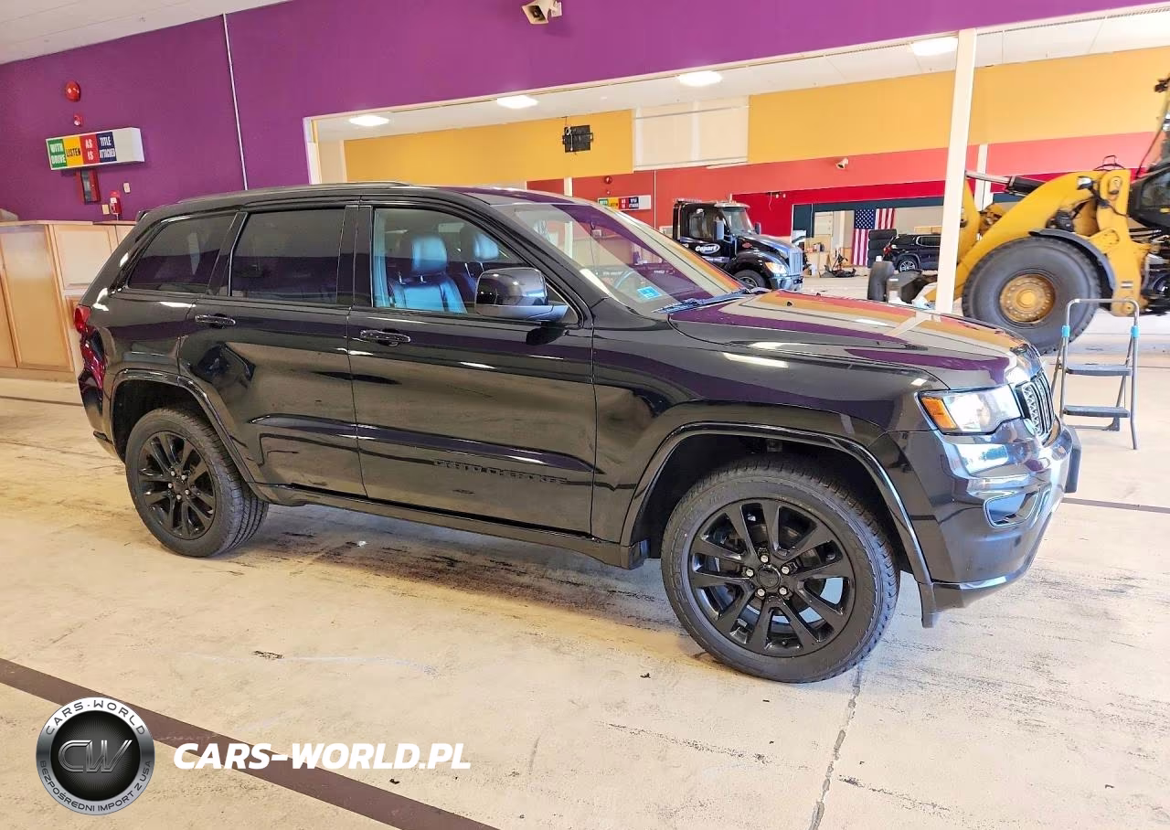 2018 Jeep Grand Cherokee Laredo VIN:1C4RJFAG0JC217860 - 4