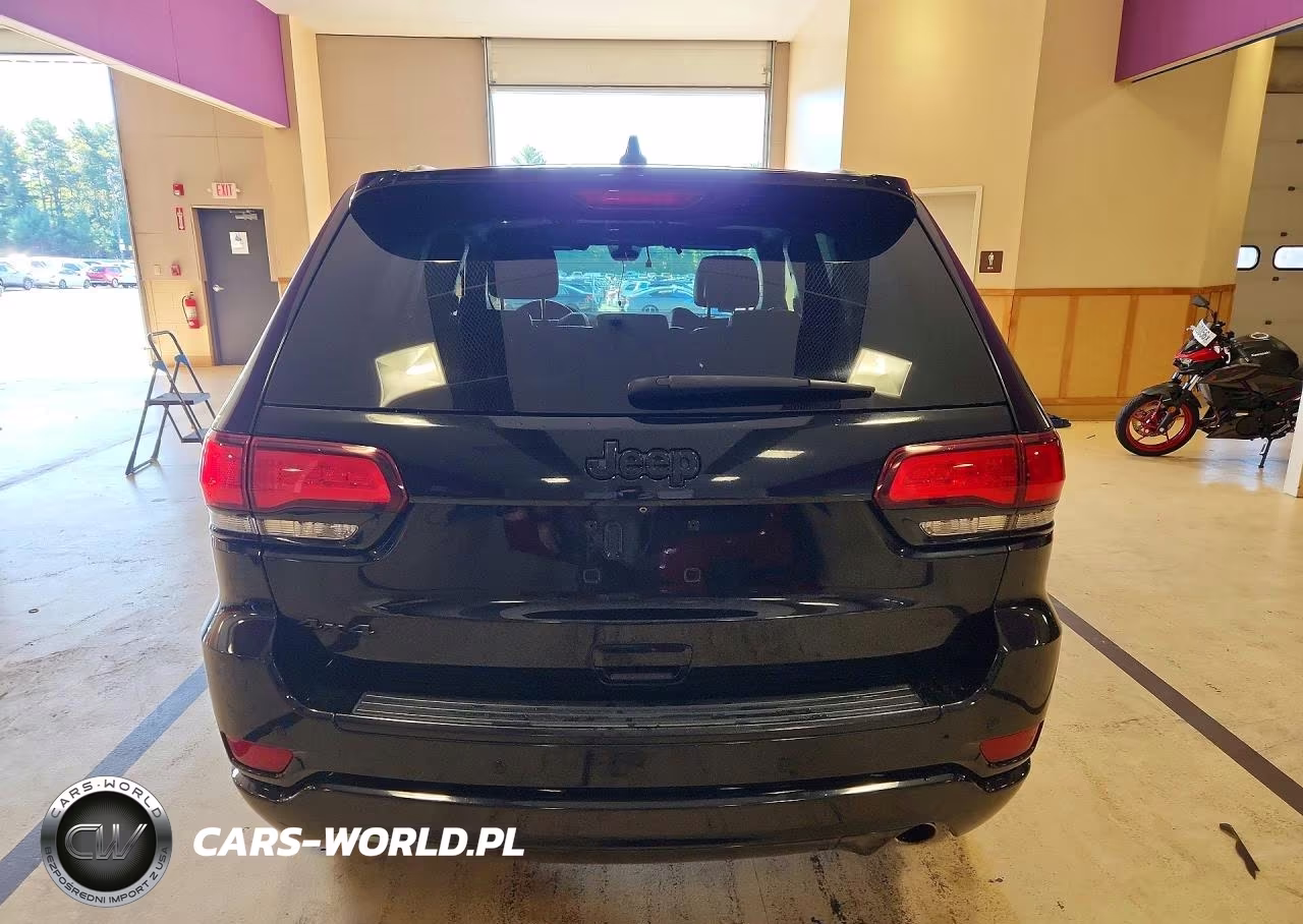2018 Jeep Grand Cherokee Laredo VIN:1C4RJFAG0JC217860 - 6
