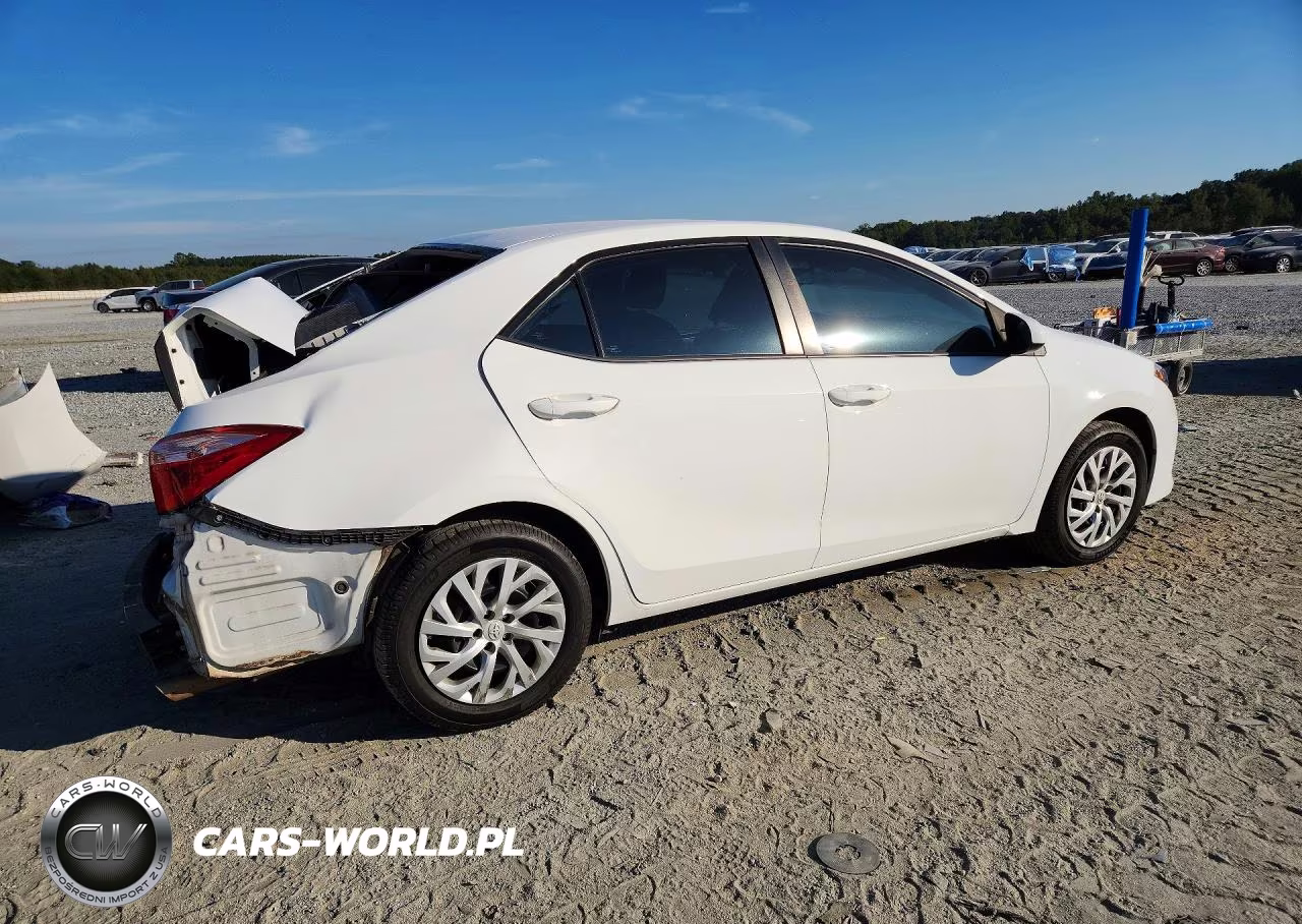 2019 Toyota Corolla Le VIN:5YFBURHE4KP933474 - 3