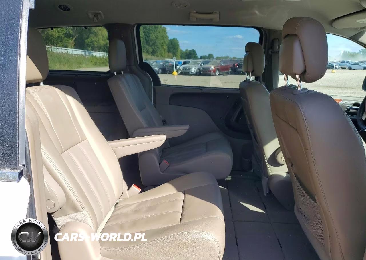 2016 Chrysler Town & Country Touring VIN:2C4RC1BG0GR149717 - 11