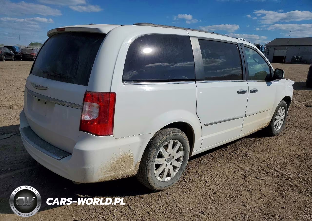 2016 Chrysler Town & Country Touring VIN:2C4RC1BG0GR149717 - 3