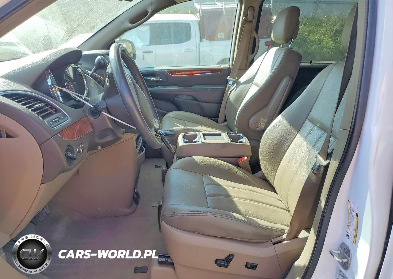 2016 Chrysler Town & Country Touring VIN:2C4RC1BG0GR149717 - 7