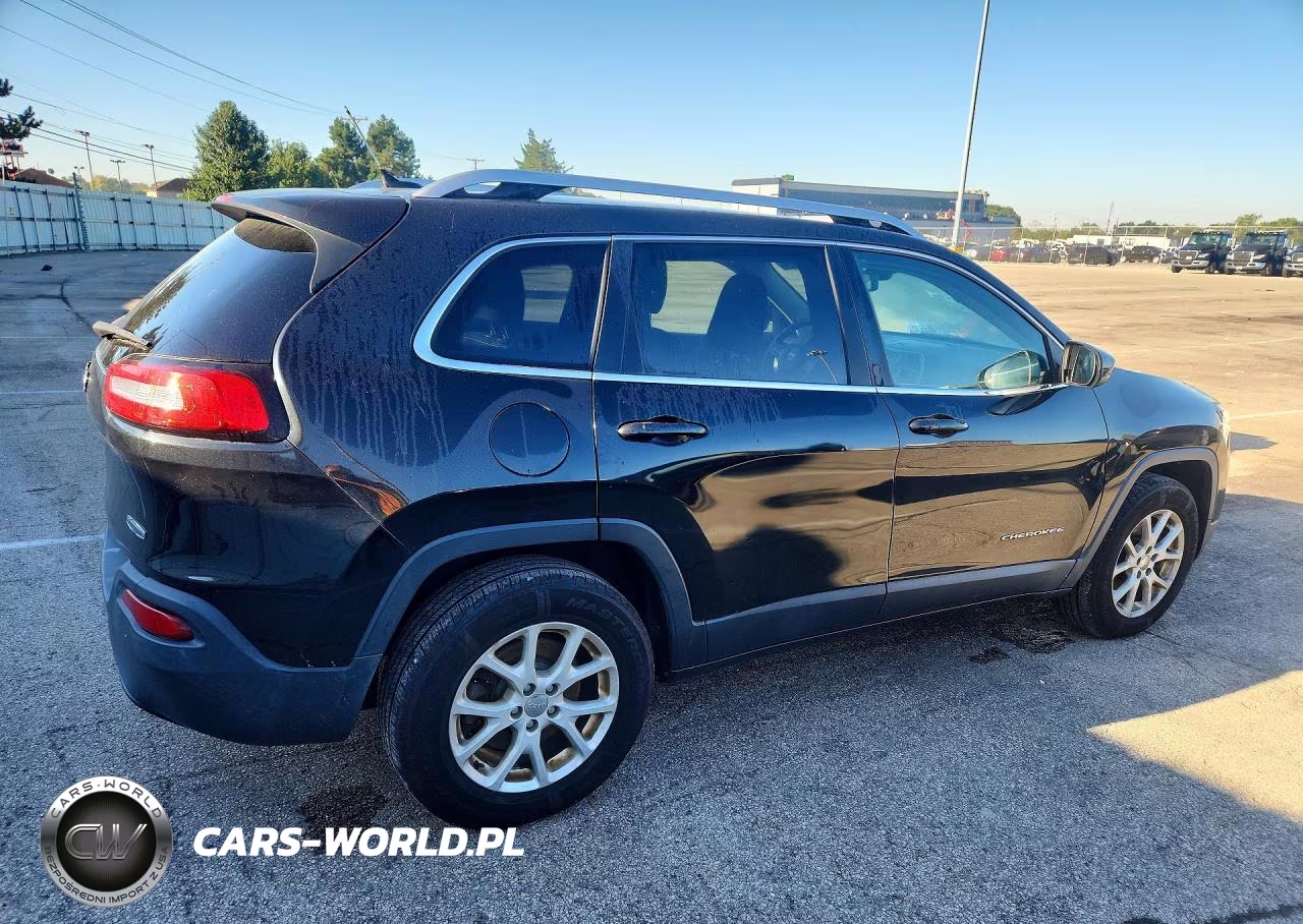 2015 Jeep Cherokee Latitude VIN:1C4PJMCB9FW672614 - 3