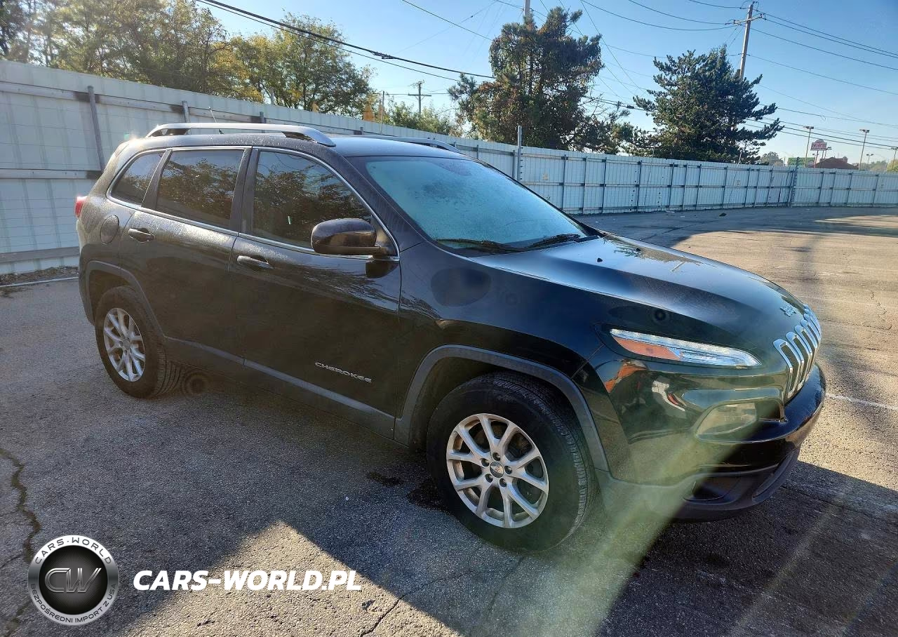 2015 Jeep Cherokee Latitude VIN:1C4PJMCB9FW672614 - 4
