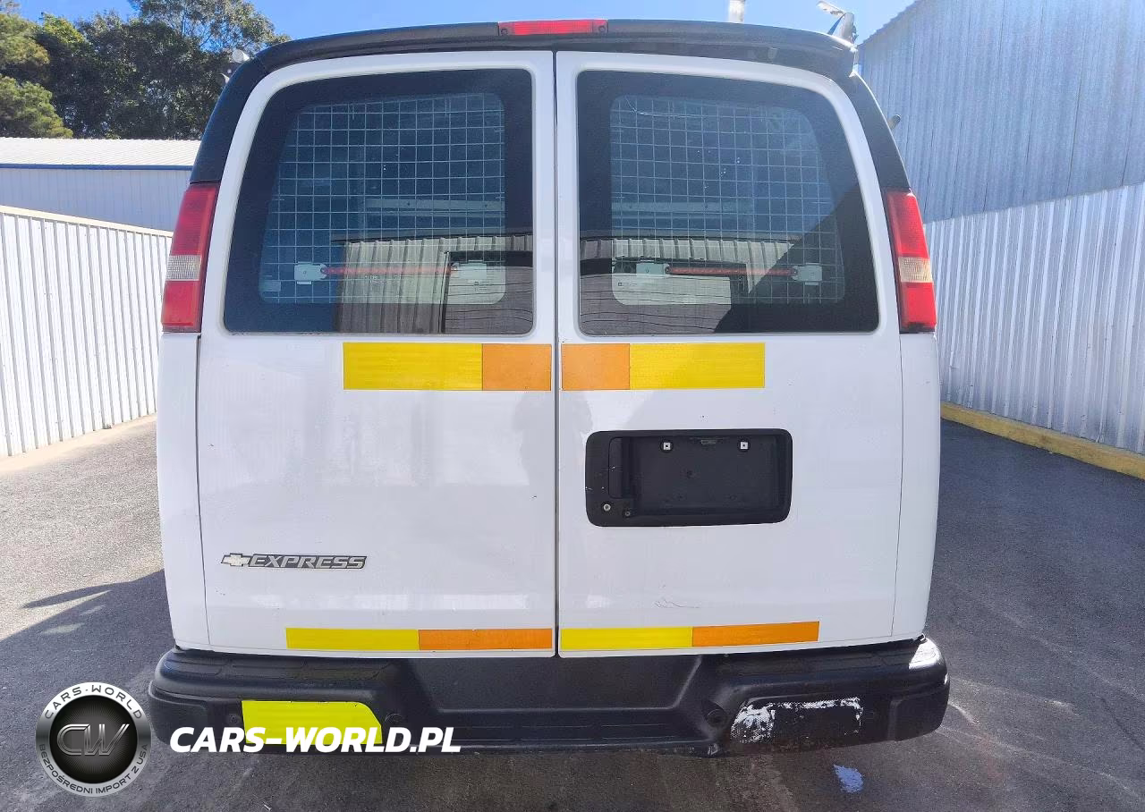 2018 Chevrolet Express G2500 VIN:1GCWGAFP4J1189375 - 6