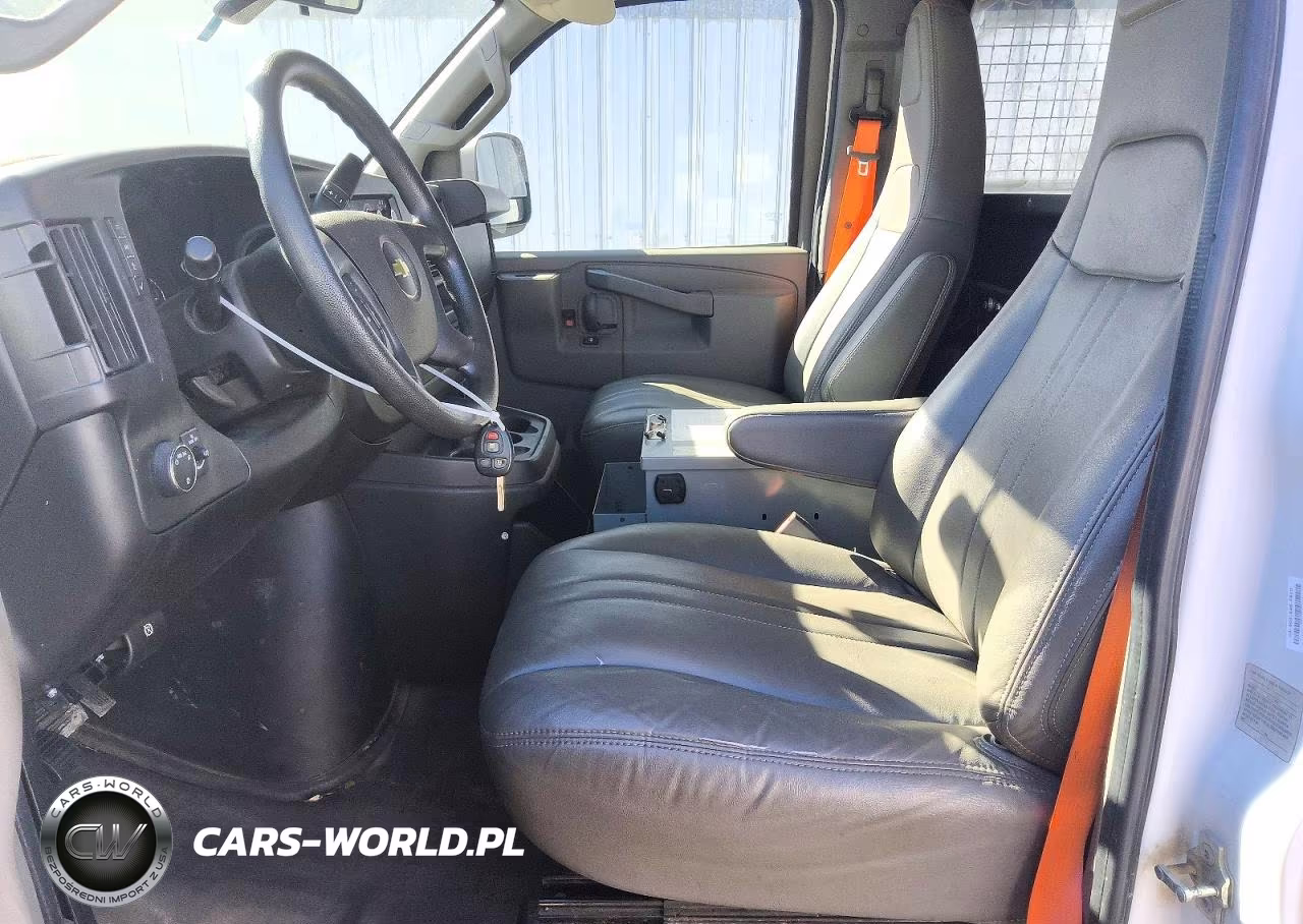 2018 Chevrolet Express G2500 VIN:1GCWGAFP4J1189375 - 7