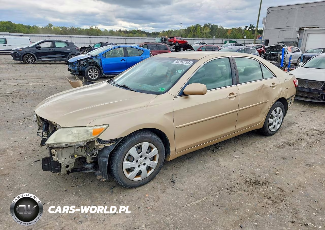 2010 Toyota Camry Le – zdjęcie 1 z 12