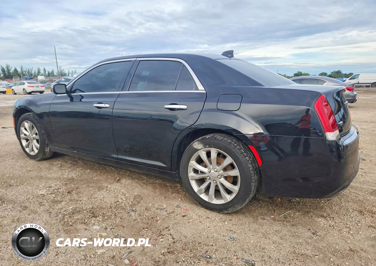 2019 Chrysler 300 Limited VIN:2C3CCAKG9KH690032 - 2