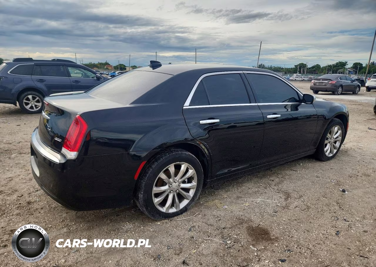 2019 Chrysler 300 Limited VIN:2C3CCAKG9KH690032 - 3