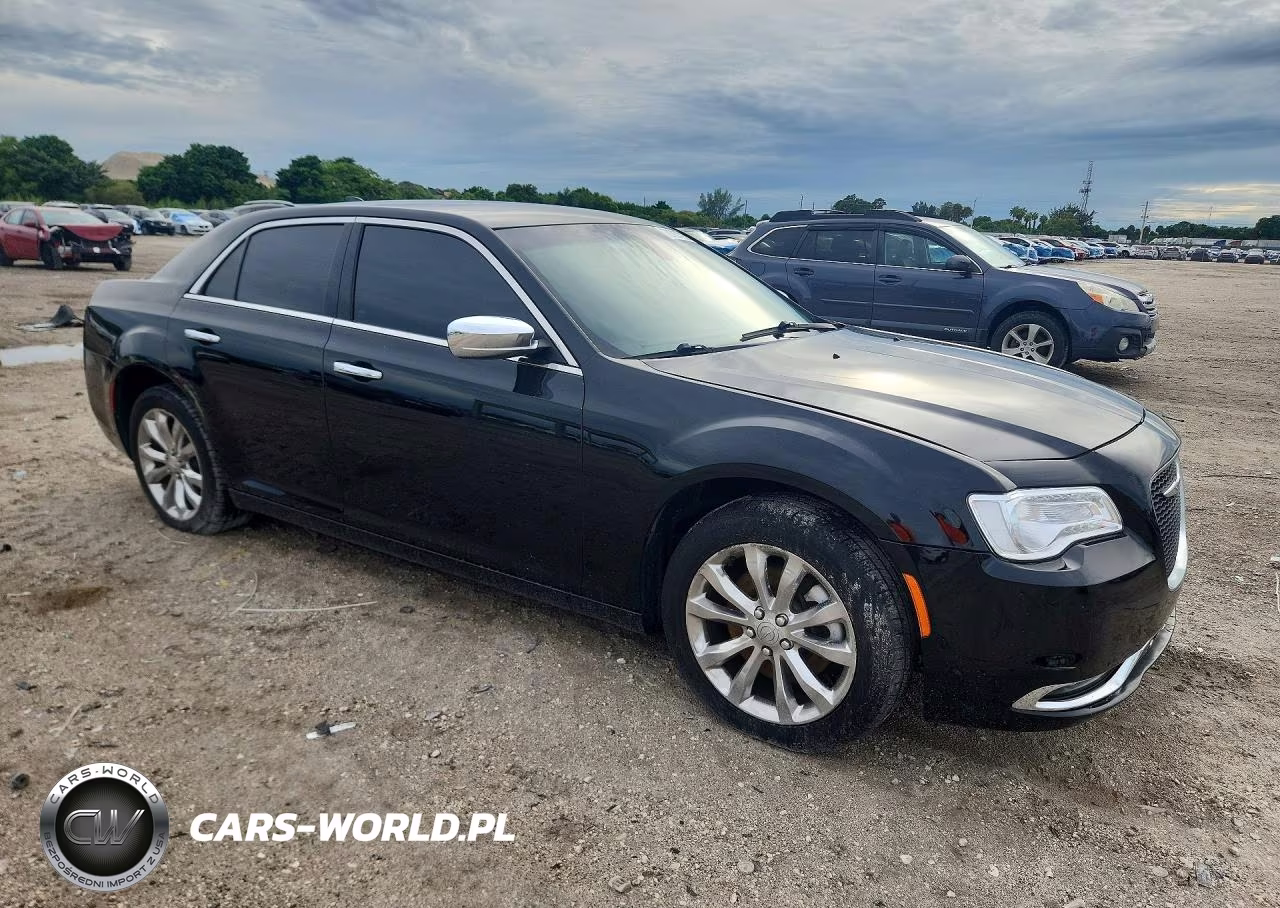 2019 Chrysler 300 Limited VIN:2C3CCAKG9KH690032 - 4