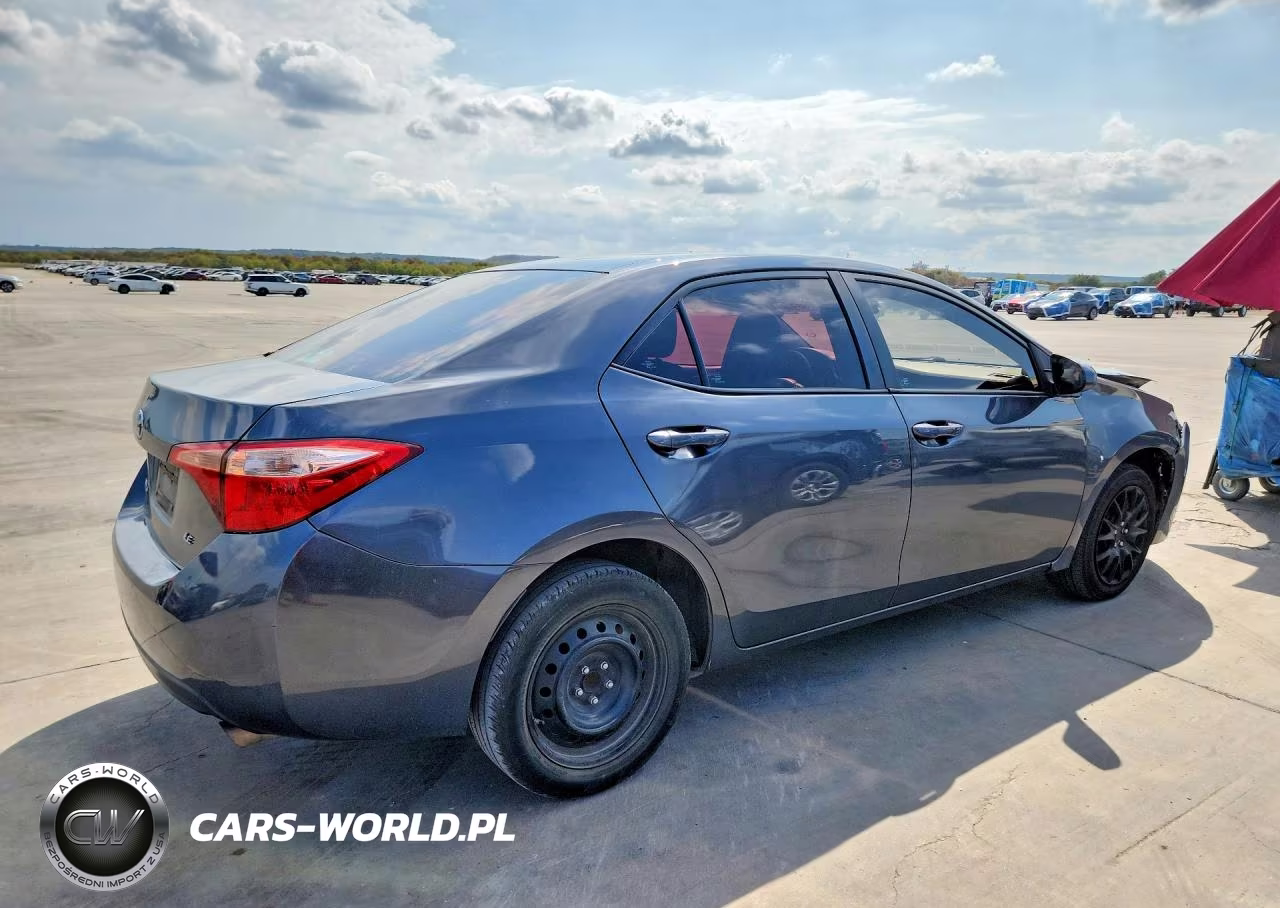 2017 Toyota Corolla Le VIN:2T1BURHE2HC928251 - 3