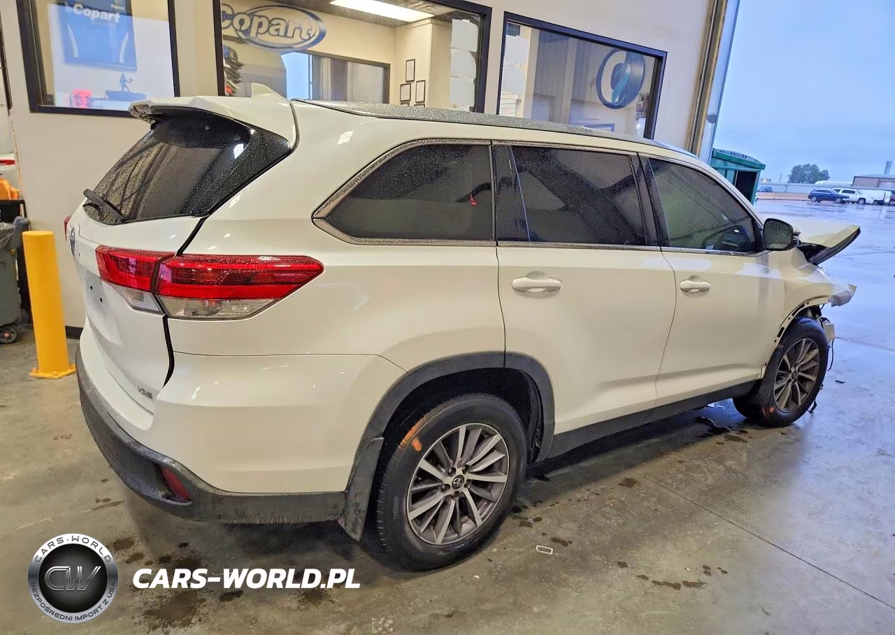 2019 Toyota Highlander Xle VIN:5TDKZRFH1KS333016 - 3