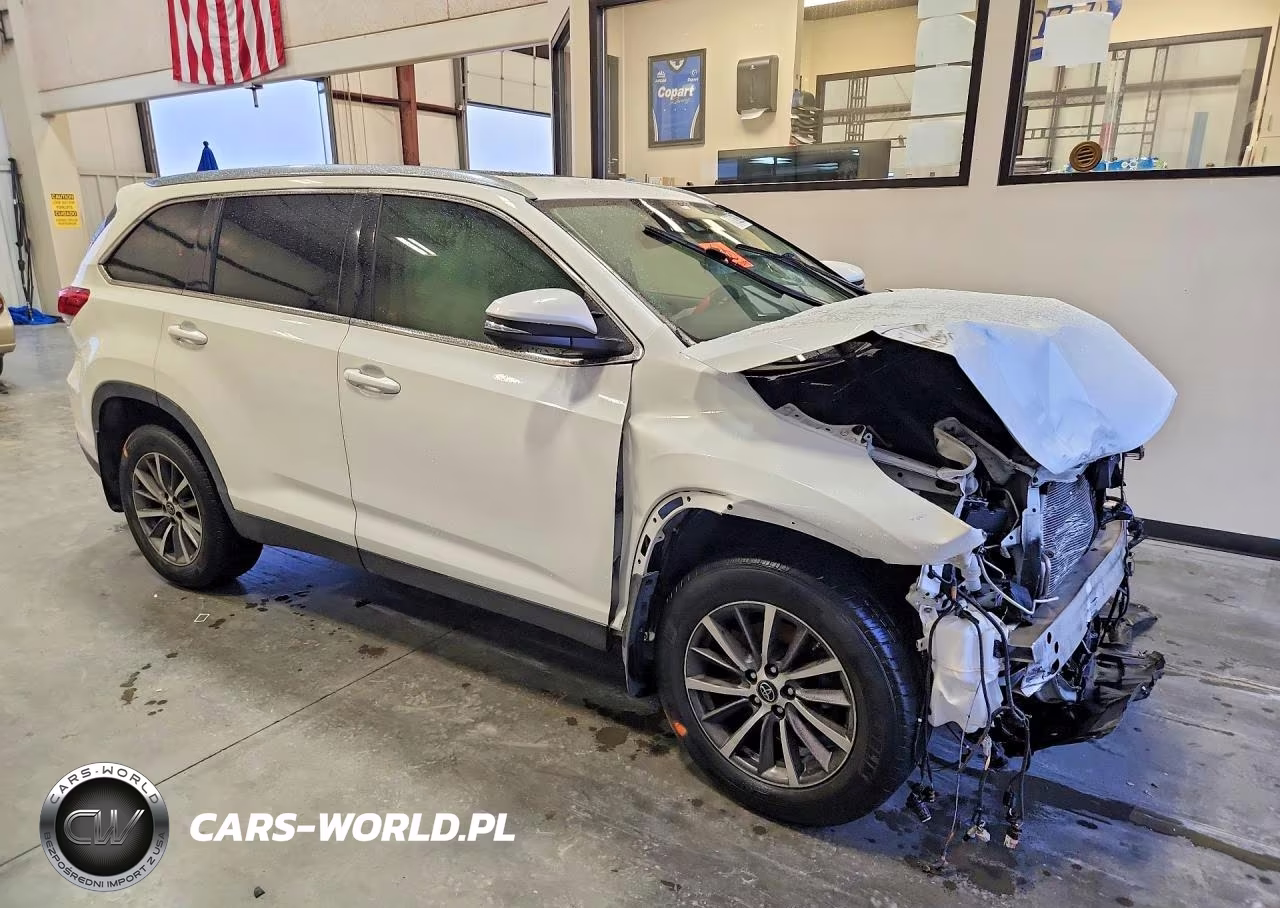 2019 Toyota Highlander Xle VIN:5TDKZRFH1KS333016 - 4