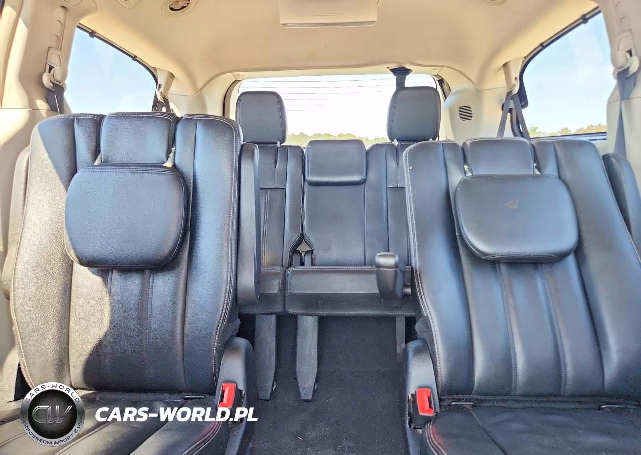 2016 Chrysler Town & Country Touring VIN:2C4RC1BG2GR167457 - 10