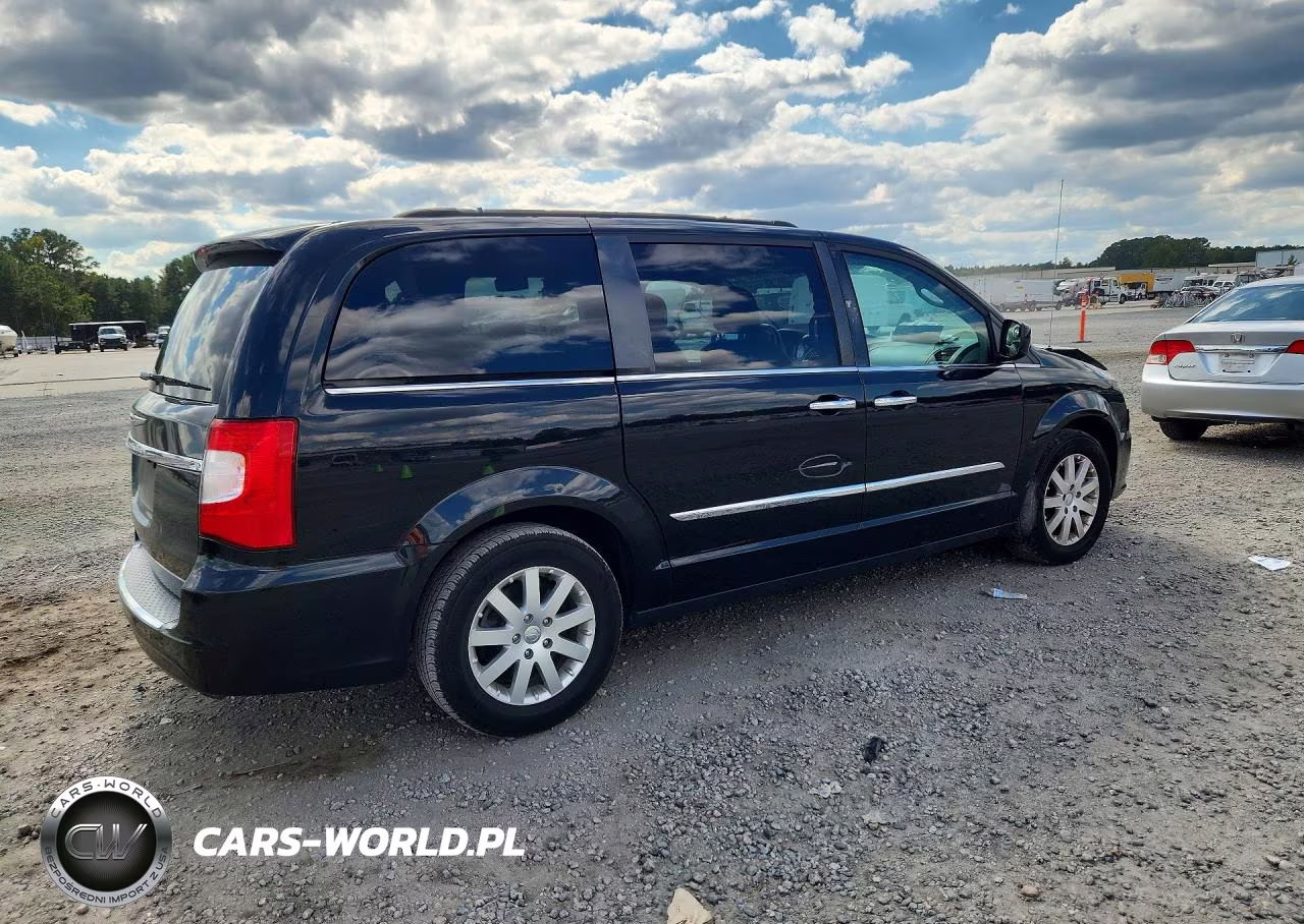 2016 Chrysler Town & Country Touring VIN:2C4RC1BG2GR167457 - 3