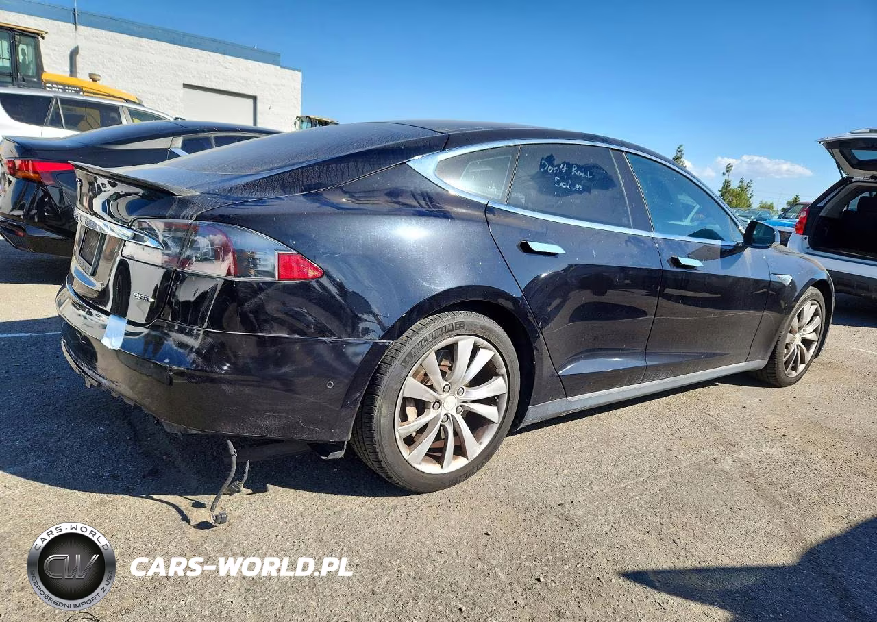 2015 Tesla Model S 85D VIN:5YJSA1H28FF082636 - 3