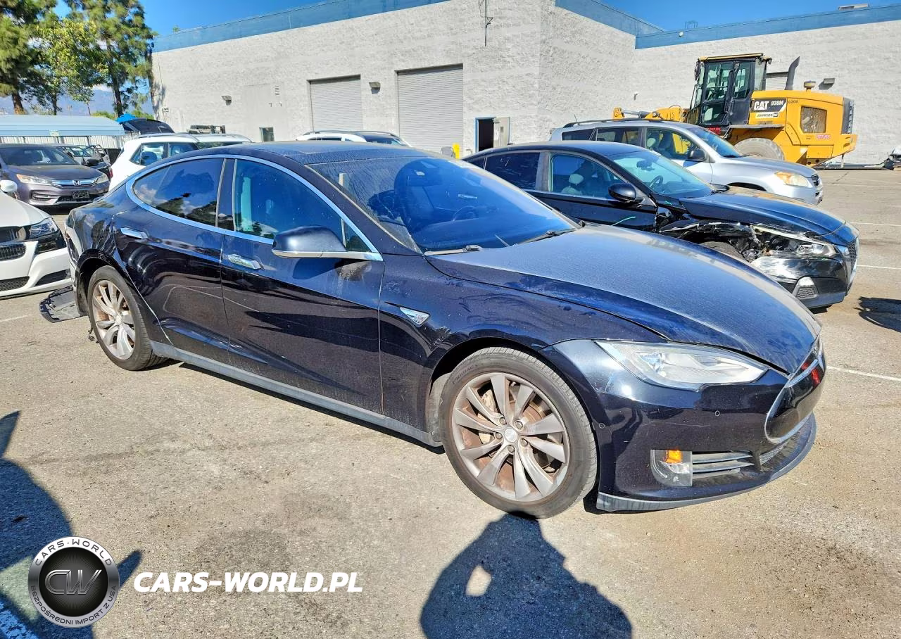 2015 Tesla Model S 85D VIN:5YJSA1H28FF082636 - 4