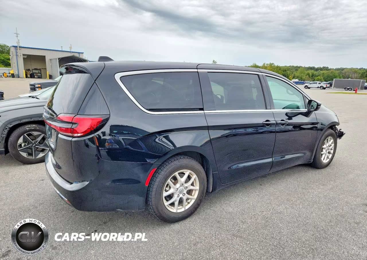 2024 Chrysler Pacifica Touring L VIN:2C4RC1BG6RR139678 - 3