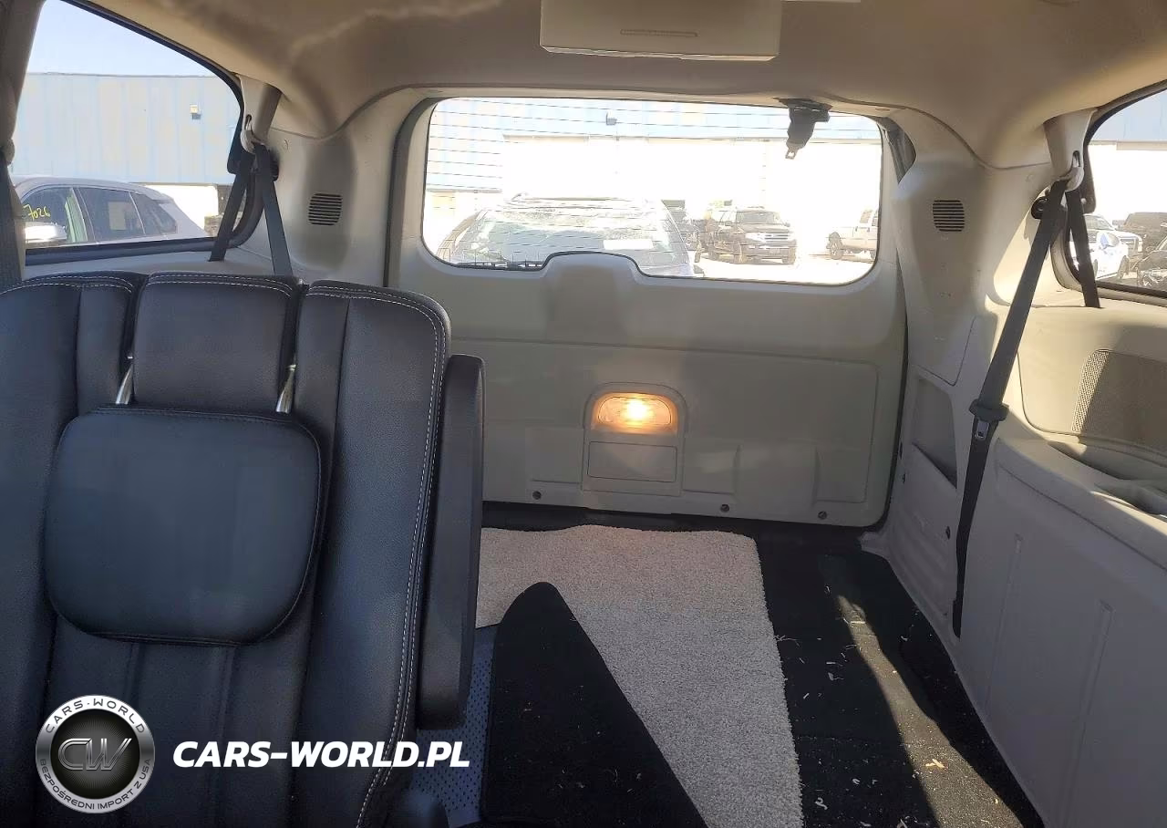 2012 Chrysler Town & Country Touring VIN:2C4RC1BG8CR189635 - 10