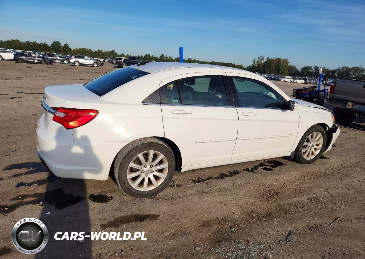 2013 Chrysler 200 Touring VIN:1C3CCBBG8DN731993 - 3