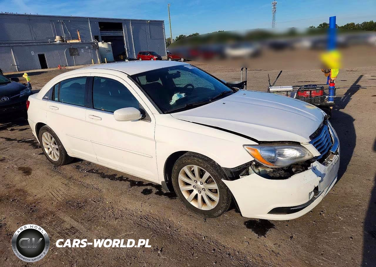 2013 Chrysler 200 Touring VIN:1C3CCBBG8DN731993 - 4