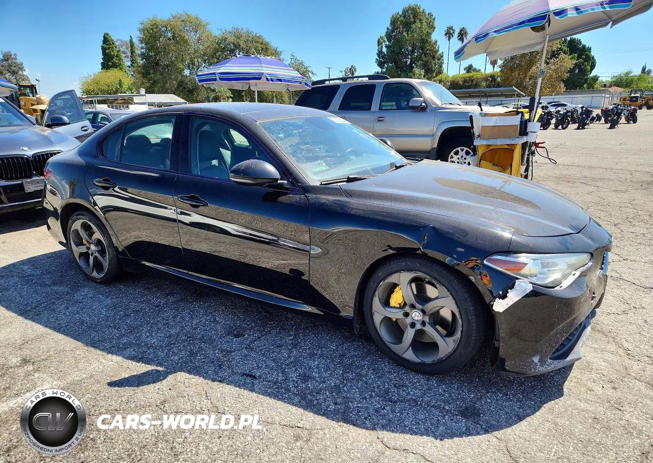2018 Alfa Romeo Giulia VIN:ZARFAEBNXJ7593488 - 4
