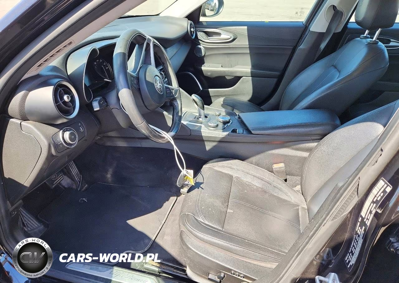 2018 Alfa Romeo Giulia VIN:ZARFAEBNXJ7593488 - 7