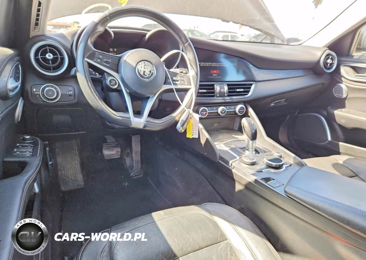2018 Alfa Romeo Giulia VIN:ZARFAEBNXJ7593488 - 8