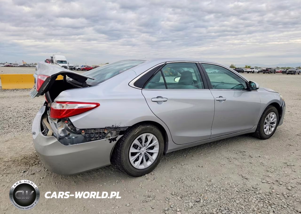 2016 Toyota Camry Le VIN:4T4BF1FK7GR557501 - 3