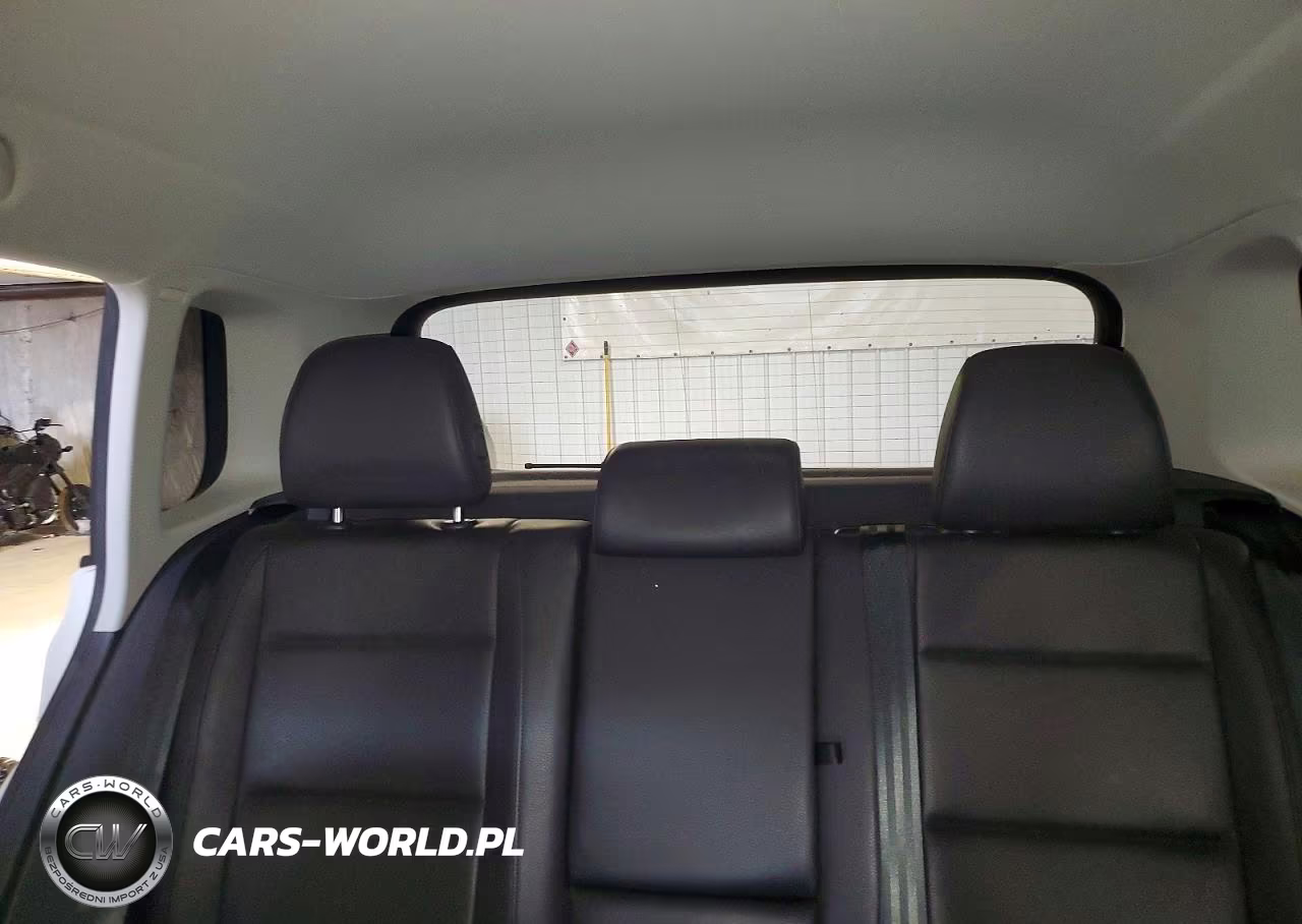 2016 Volkswagen Tiguan S VIN:WVGBV7AX4GW613644 - 10