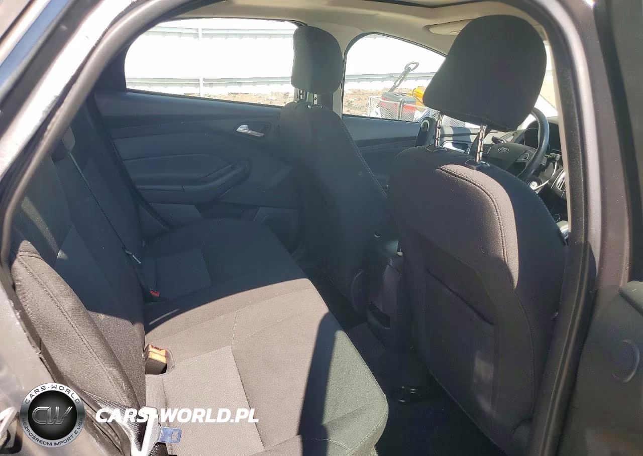 2017 Ford Focus Sel VIN:1FADP3H26HL252470 - 10