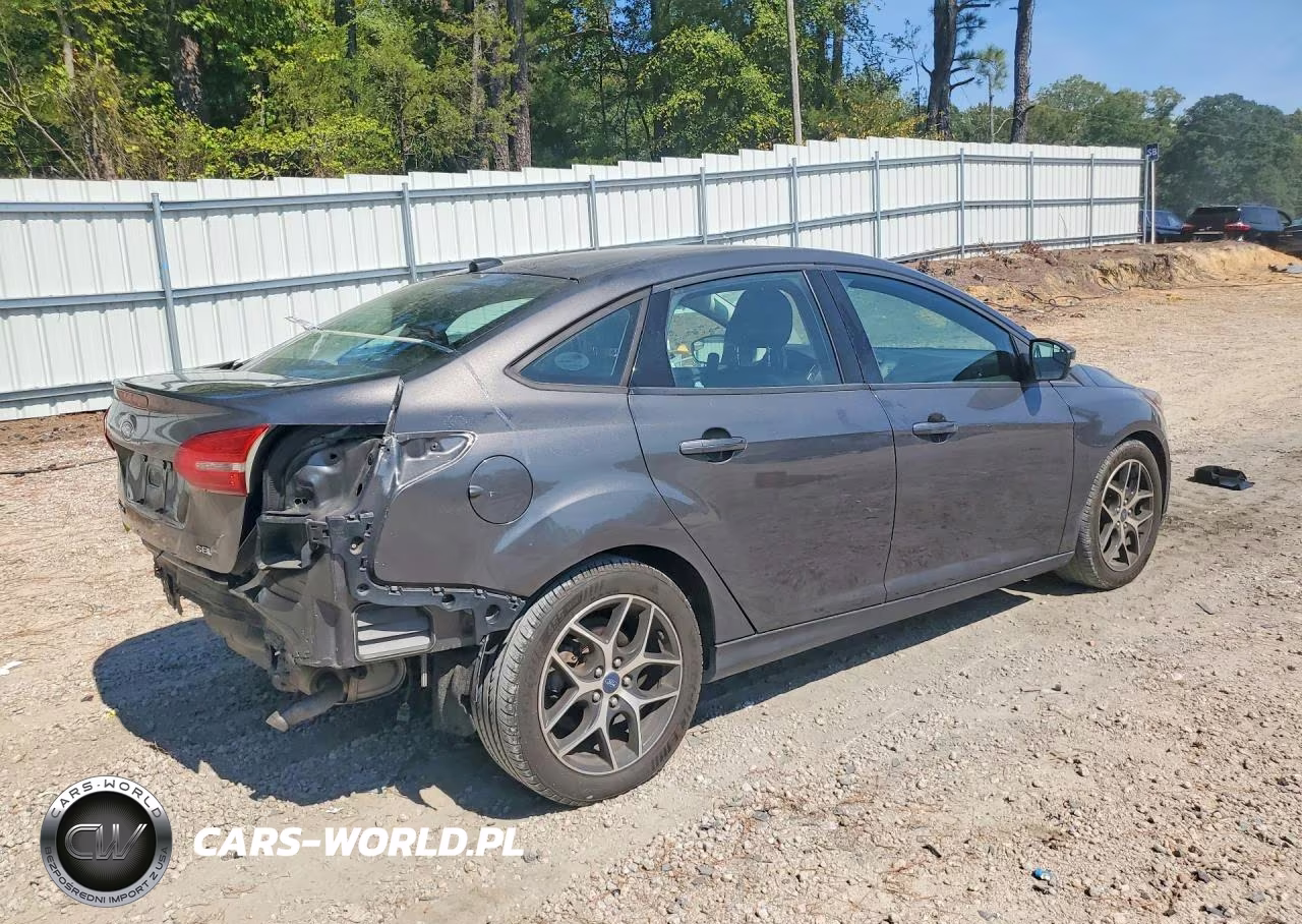 2017 Ford Focus Sel VIN:1FADP3H26HL252470 - 3