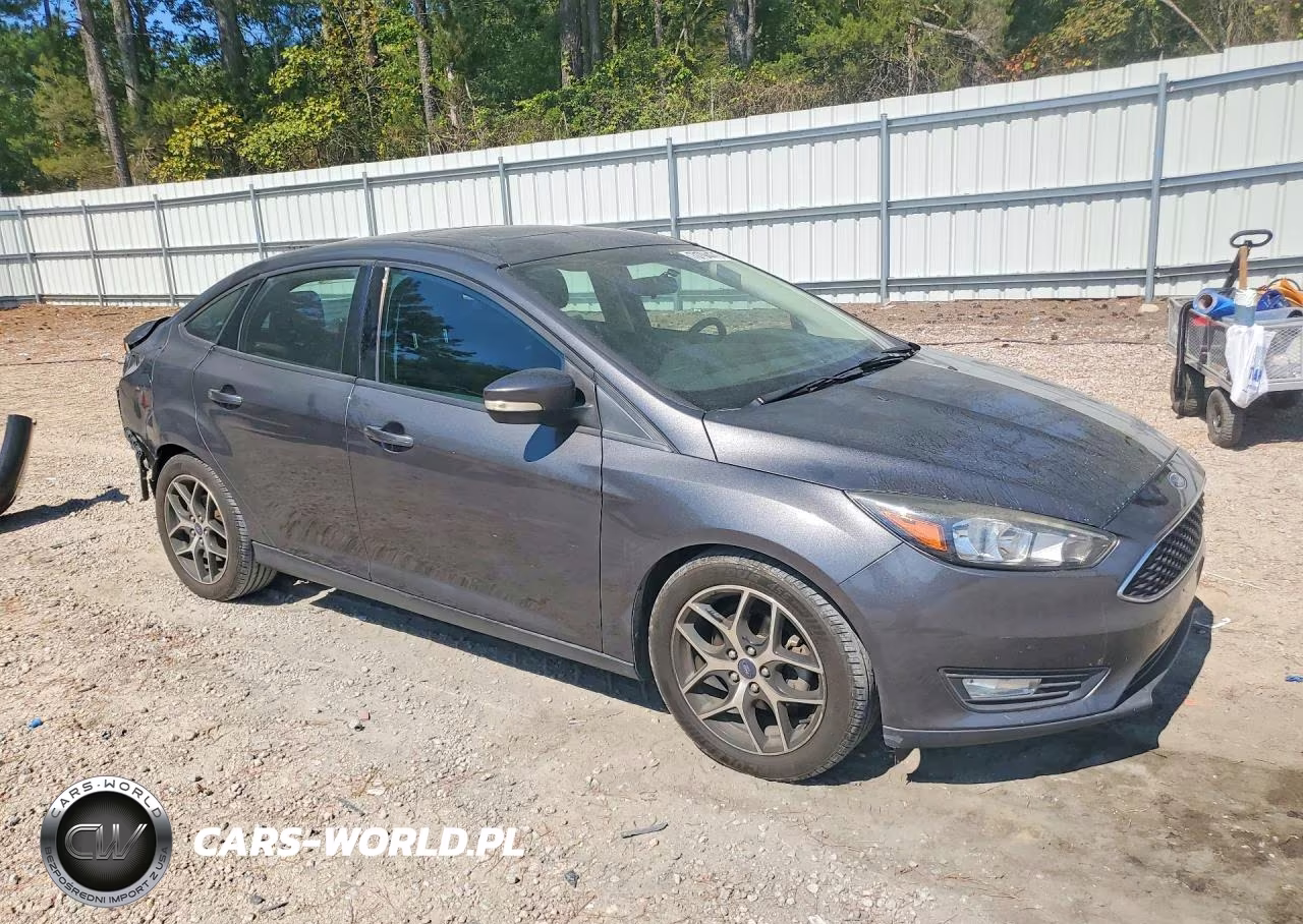 2017 Ford Focus Sel VIN:1FADP3H26HL252470 - 4