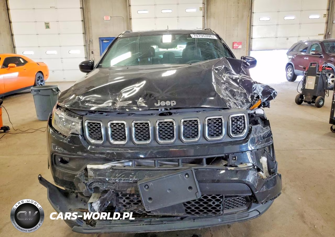 2024 Jeep Compass Latitude VIN:3C4NJDBN7RT608083 - 5