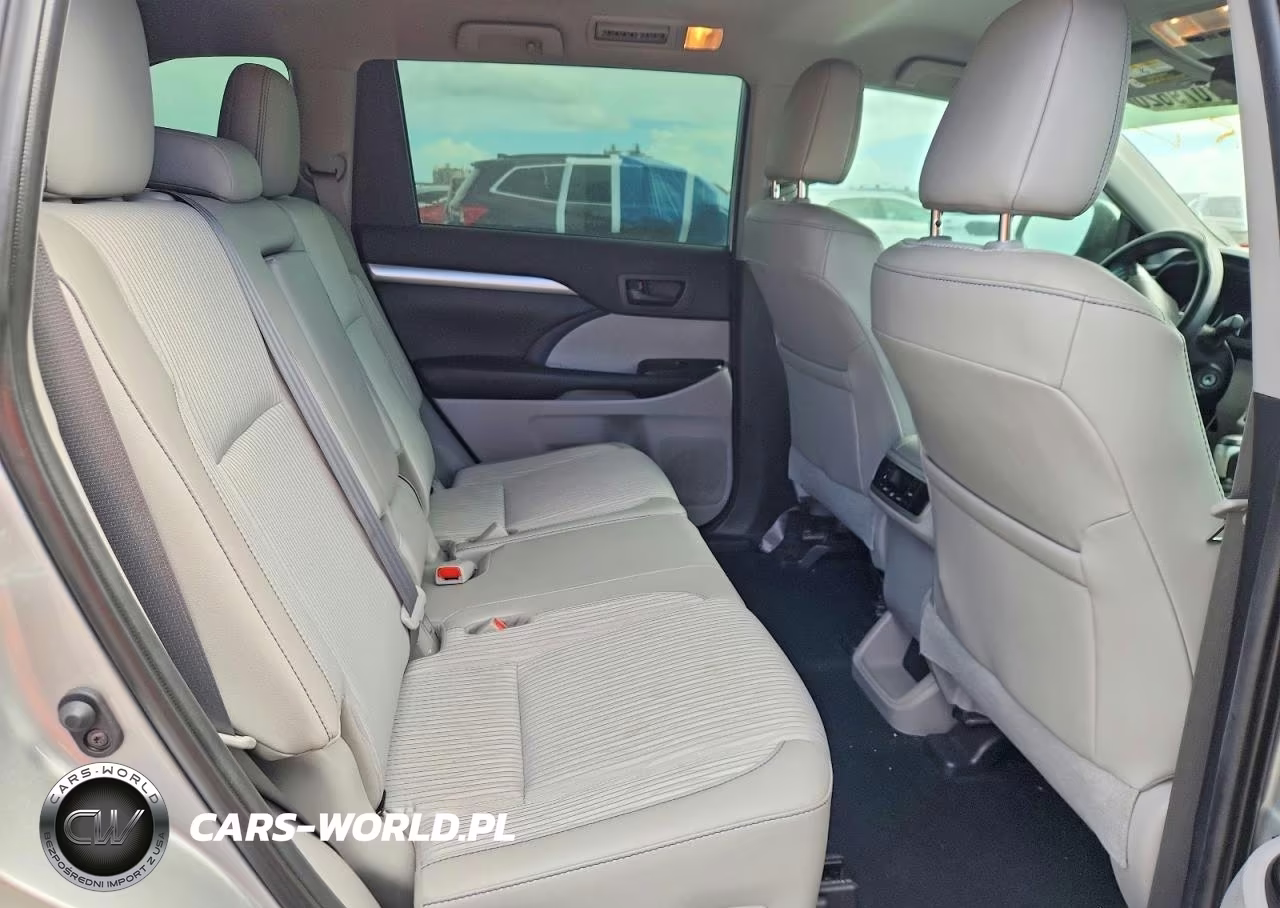 2019 Toyota Highlander Le Plus VIN:5TDZZRFH1KS339462 - 11