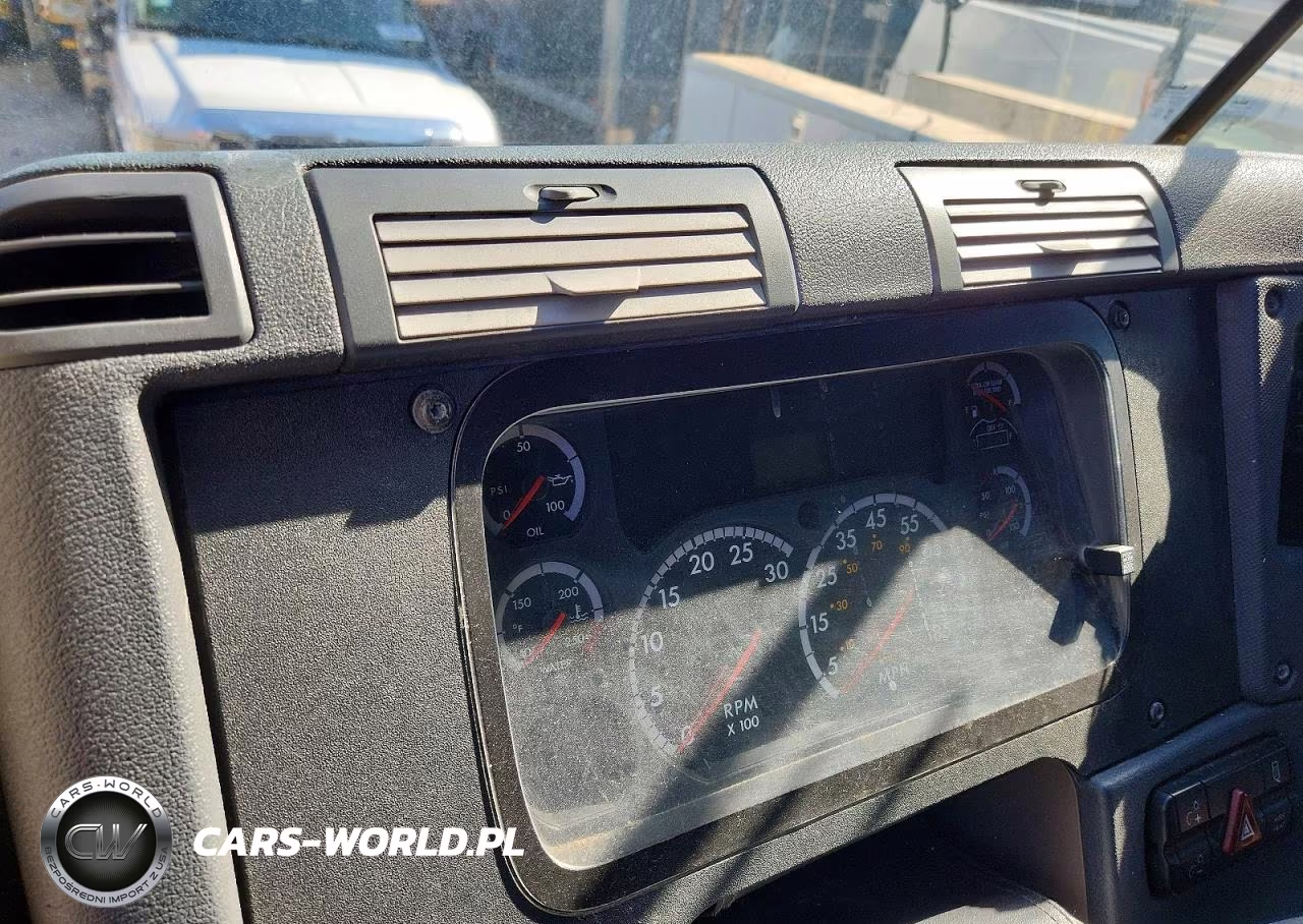 2015 Freightliner Cascadia Semi Truck VIN:3AKJGLD58FSGD9995 - 9